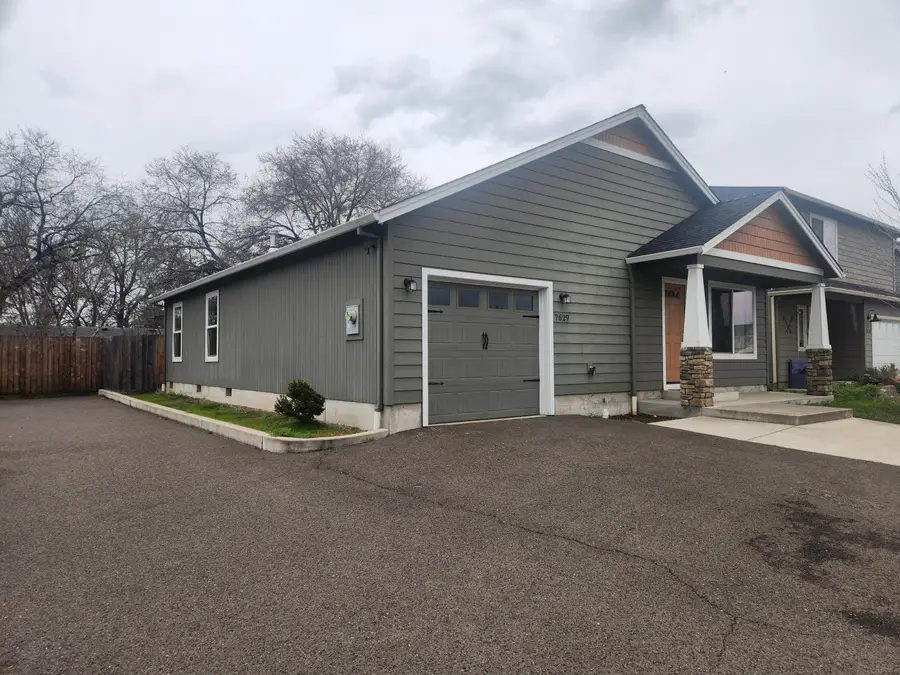 7629 Calaveras Street, White City, OR 97503 - #2