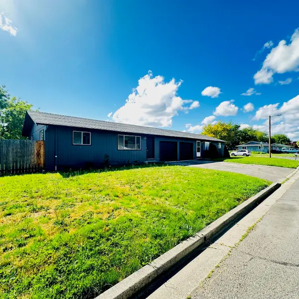 71 Tracy Avenue #71 & 73, Eagle Point, OR 97524