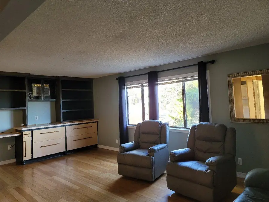 283 N 10th Street, Central Point, OR 97502 - #3