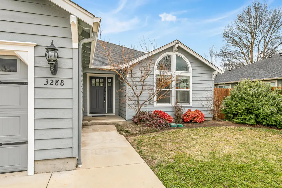 3288 Grant Road, Central Point, OR 97502 - #2