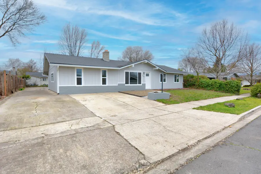 1418 Coquette Street, Medford, OR 97504 - #2