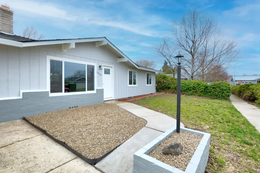 1418 Coquette Street, Medford, OR 97504 - #3