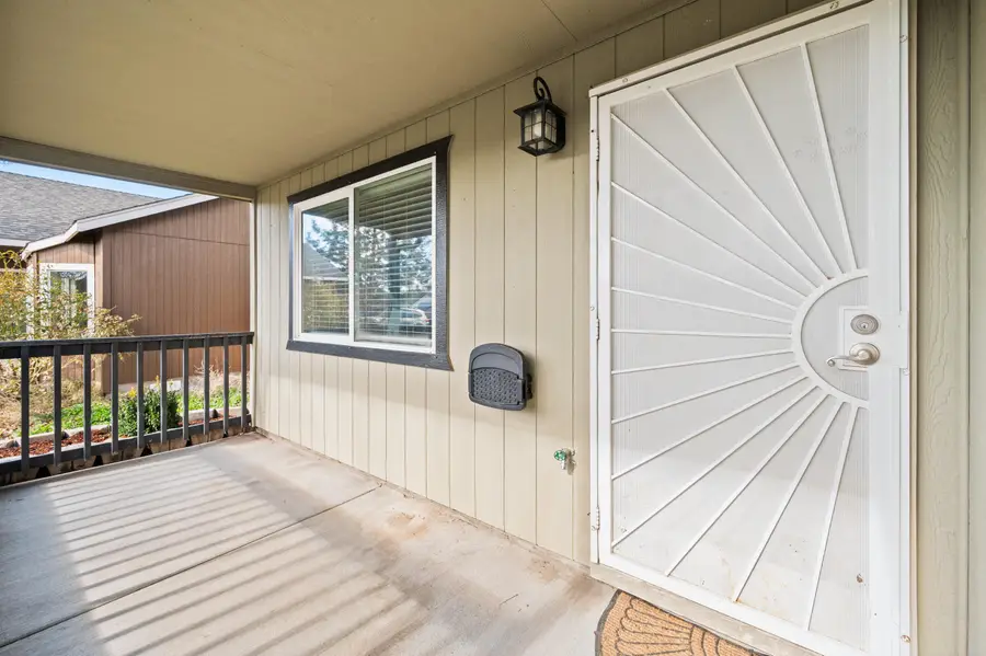 3127 SW Metolius Avenue, Redmond, OR 97756 - #3