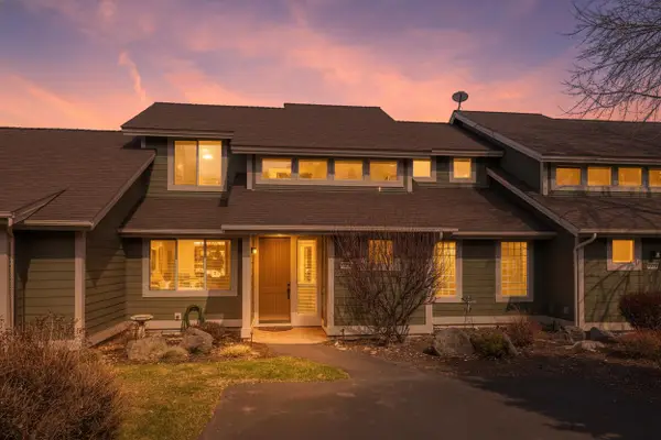 10674 Village Loop, Redmond, OR 97756