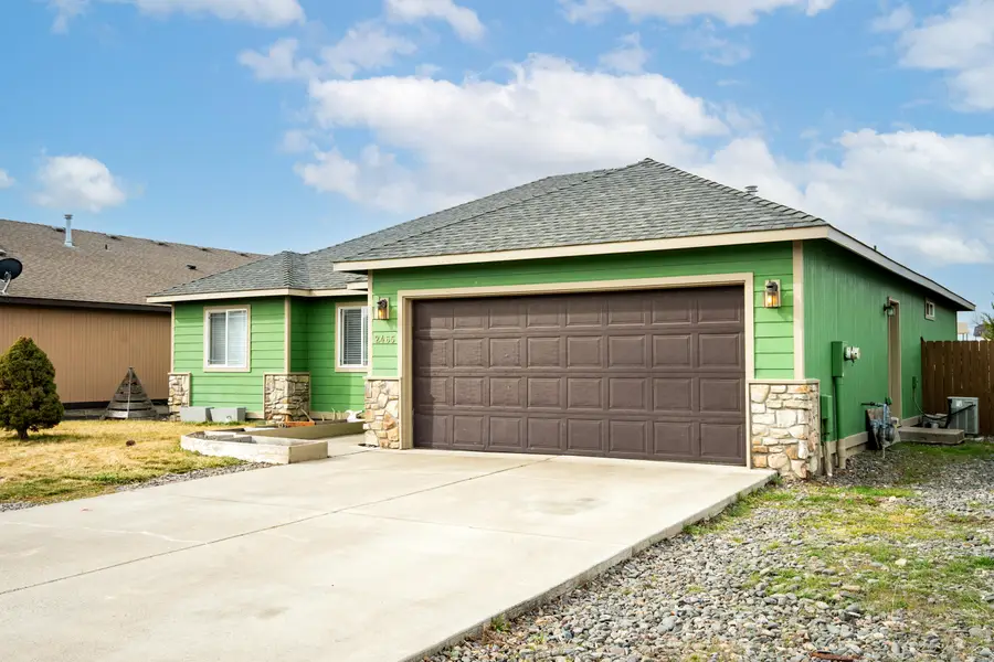 2465 NE 7th Lane, Redmond, OR 97756 - #2