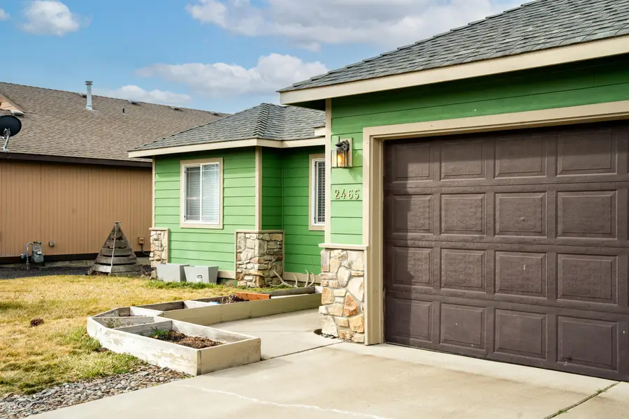 2465 NE 7th Lane, Redmond, OR 97756 - #3