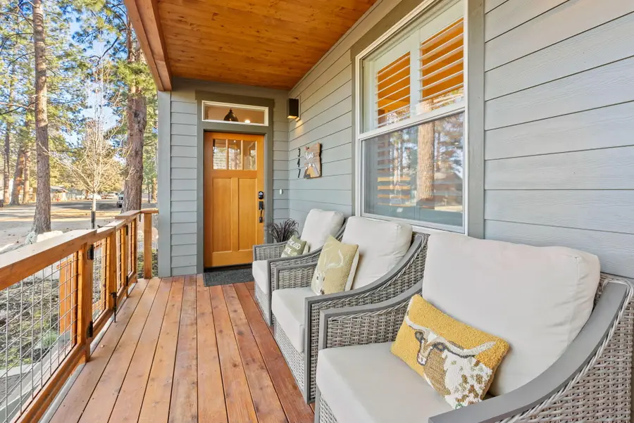 347 E Jefferson Avenue, Sisters, OR 97759 - #2