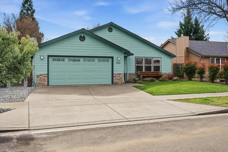 933 Parkdale Avenue, Medford, OR 97501 - #3