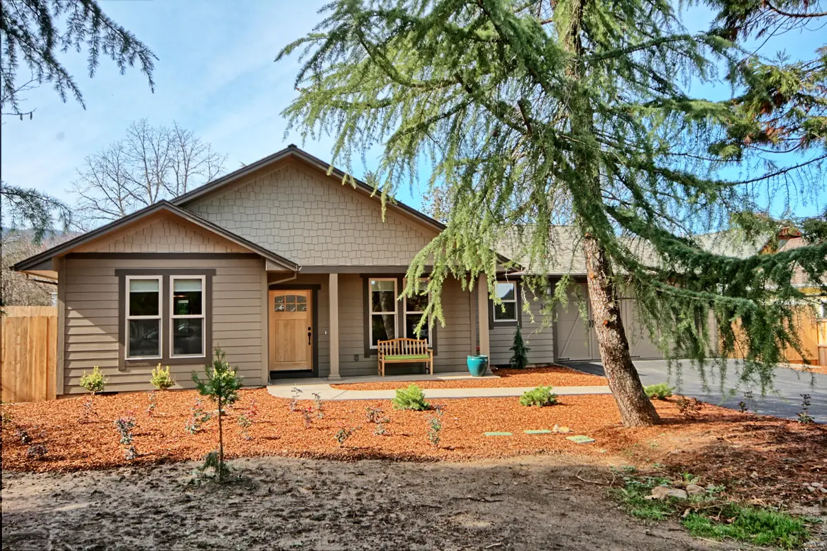 205 N 9th Street, Jacksonville, OR 97530 - #1