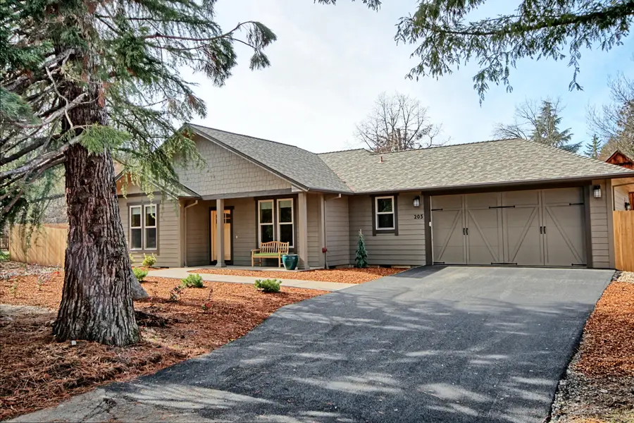 205 N 9th Street, Jacksonville, OR 97530 - #2