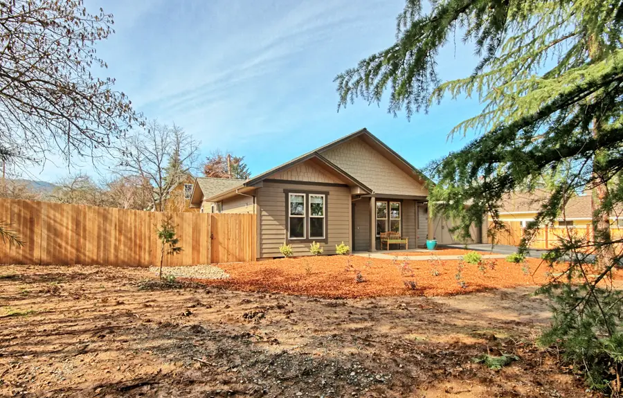 205 N 9th Street, Jacksonville, OR 97530 - #3