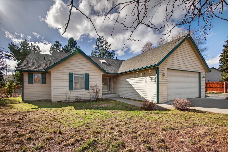 2440 SW Indian Avenue, Redmond, OR 97756 - #2