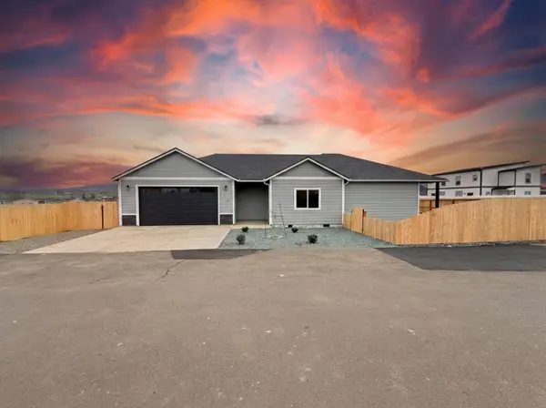 465 Arnos Street, Talent, OR 97540