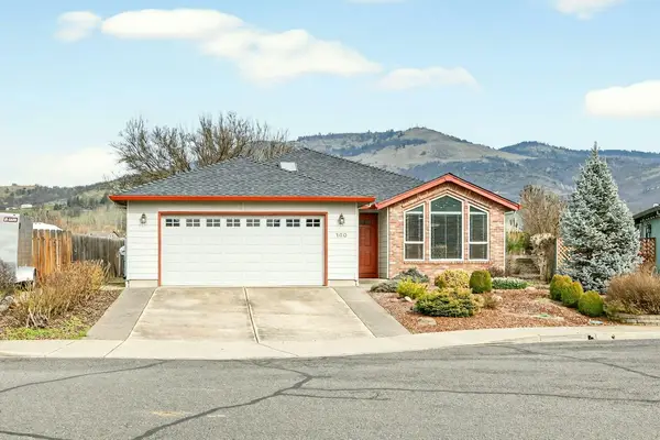 160 Meadow View Drive, Phoenix, OR 97535