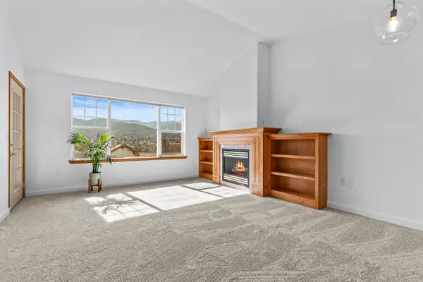 942 Mountain Meadows Circle, Ashland, OR 97520