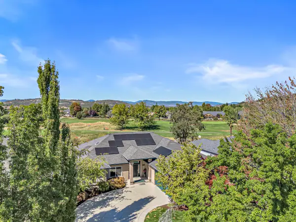 422 Robert Trent Jones Boulevard, Eagle Point, OR 97524