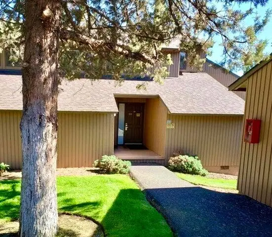 1978 Redtail Hawk Drive #RV21G, Redmond, OR 97756