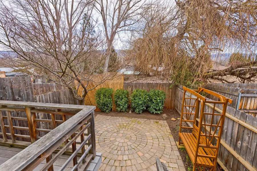 381 Glenn Street, Ashland, OR 97520 - #3