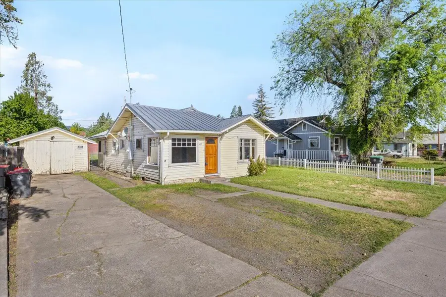 425 N Columbus Avenue, Medford, OR 97501 - #2