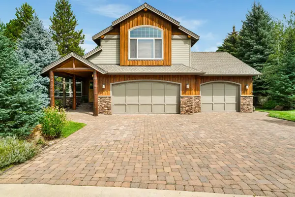 19407 Charleswood Lane, Bend, OR 97702