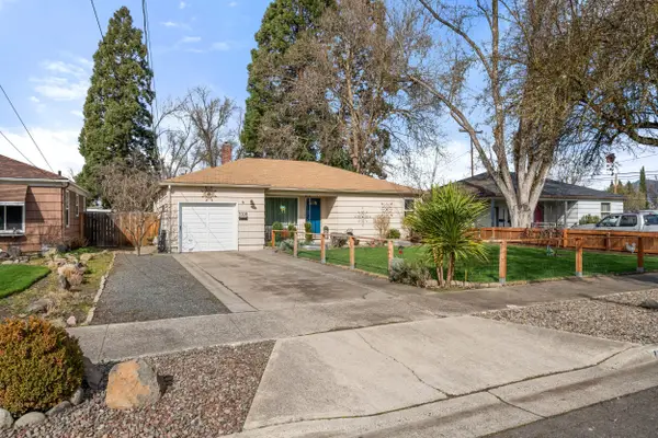 1008 Mount Pitt Avenue, Medford, OR 97501