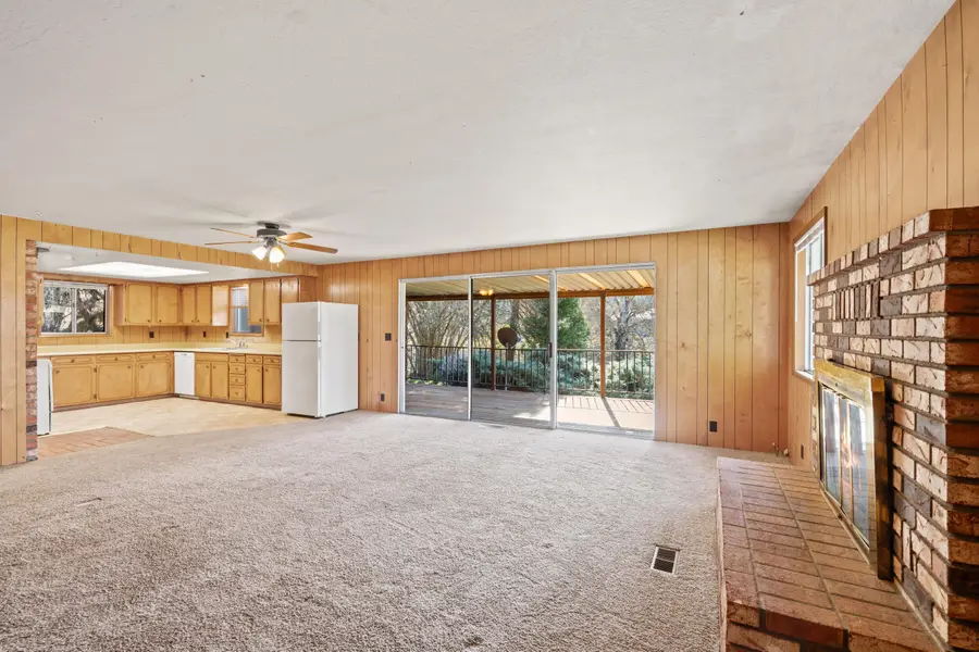 837 S Royal Avenue, Eagle Point, OR 97524 - #2