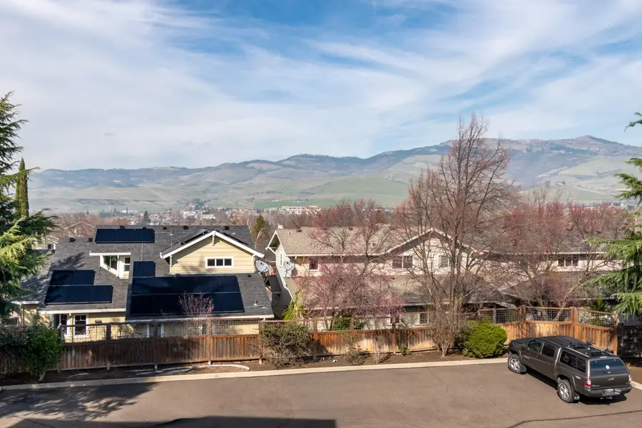 479 Russell Street #202, Ashland, OR 97520 - #2