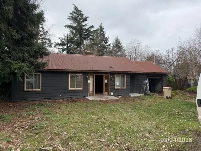 215 Hillhouse Avenue, Medford, OR 97504 - #1