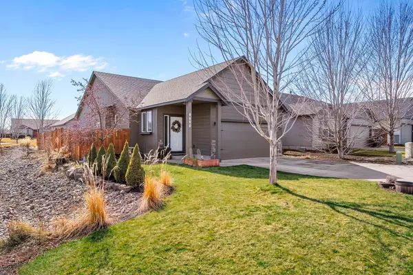 2748 NE 6th Drive, Redmond, OR 97756