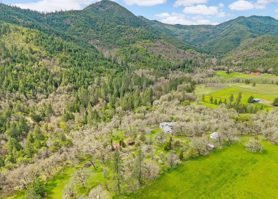 13645 E Evans Creek Road, Rogue River, OR 97537 - #2