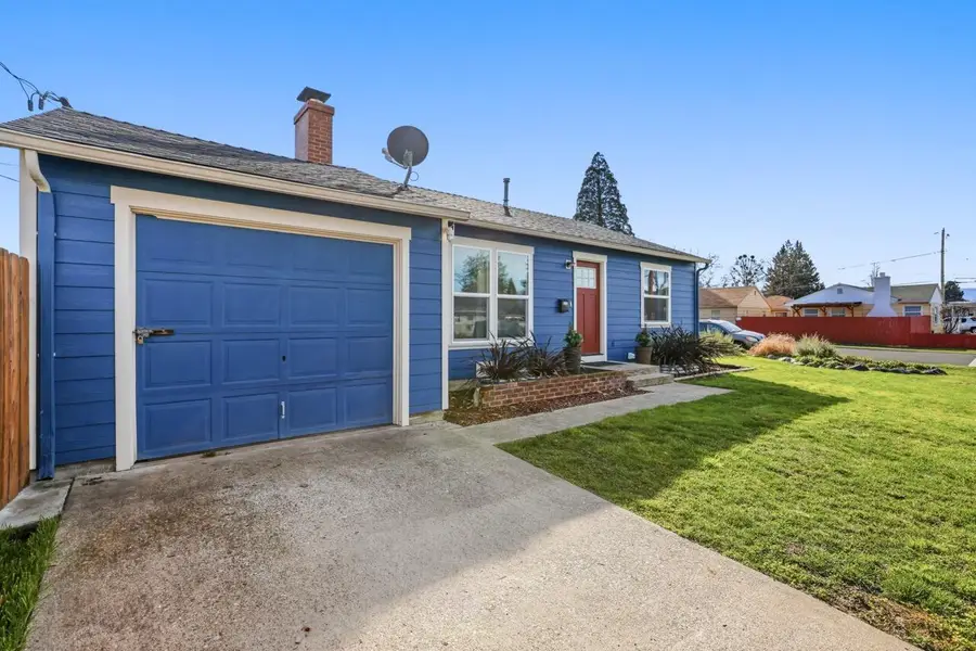 325 W Barnett Road, Medford, OR 97501 - #2