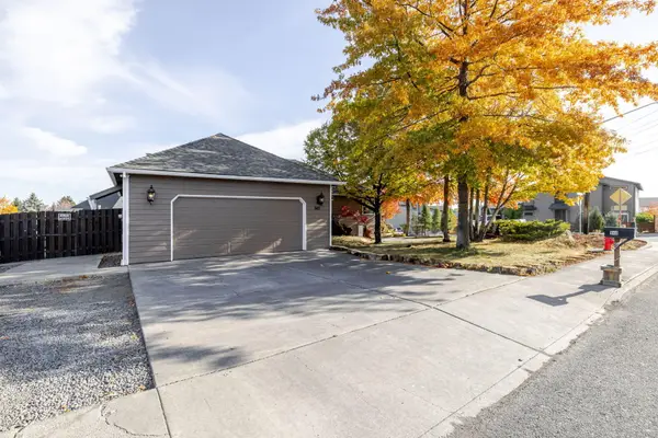 940 NE Purcell Boulevard, Bend, OR 97701