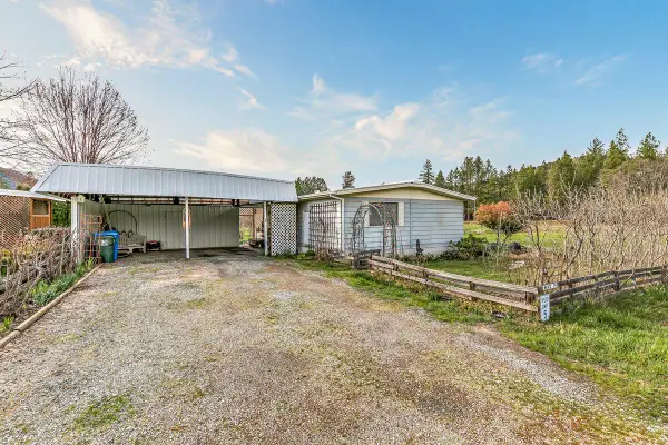 6901 Old Stage Road #UNIT 24, Central Point, OR 97502