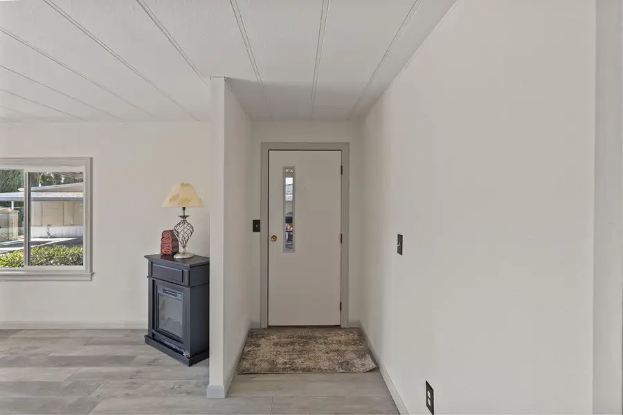 281 Lakeview Drive, Grants Pass, OR 97526 - #3