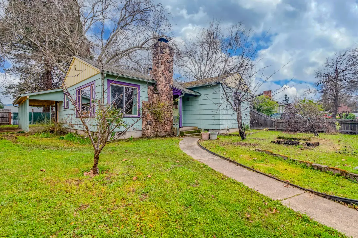 915 Kenyon Street, Medford, OR 97501 - #1