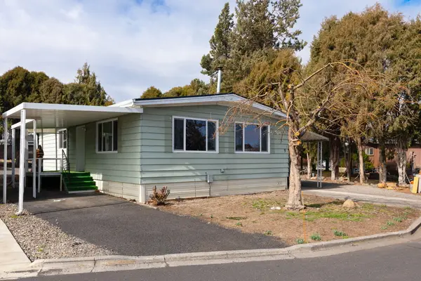 2633 SW Obsidian Avenue #UNIT 9, Redmond, OR 97756