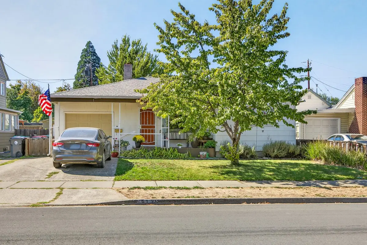 912 S Holly Street, Medford, OR 97501 - #1