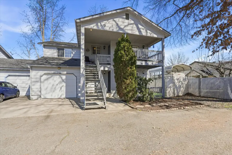 512 Village Drive, Central Point, OR 97502 - #2