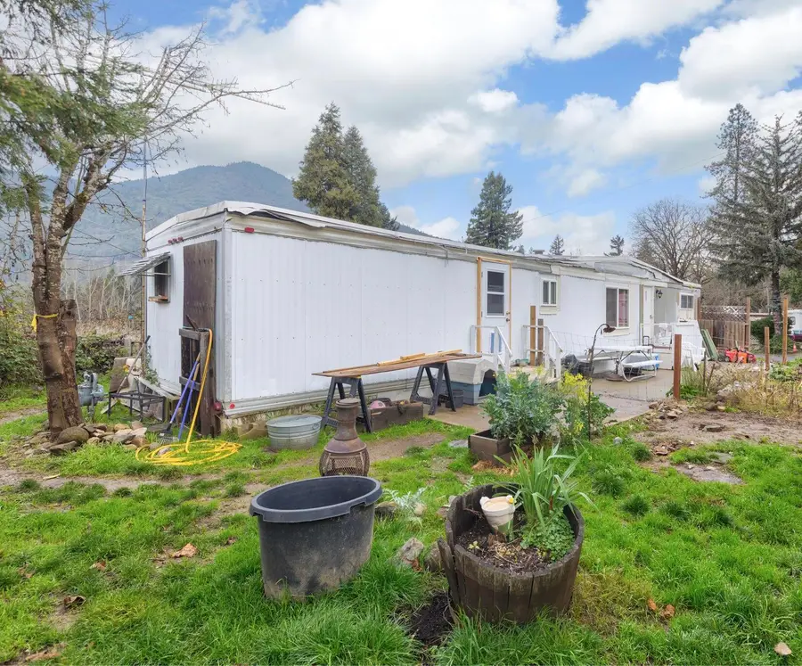 7001 Rogue River Highway #SPC 29, Grants Pass, OR 97527 - #3