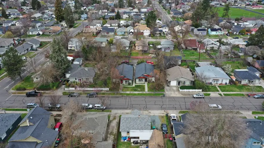 636 Pennsylvania Avenue, Medford, OR 97501 - #3