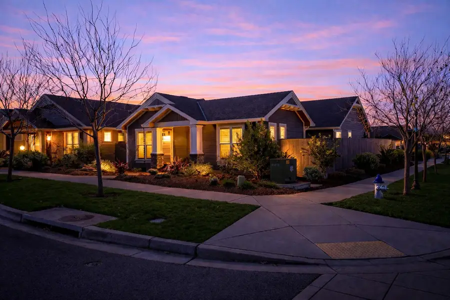 528 Waterbury Way, Medford, OR 97504 - #2