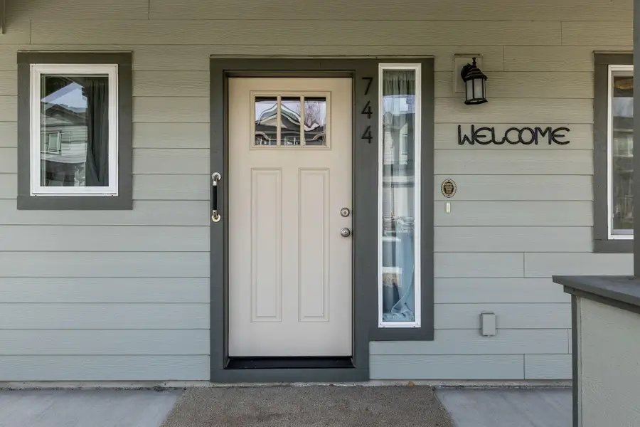 744 NE Brookstone Drive, Prineville, OR 97754 - #3