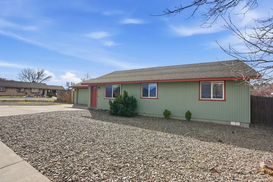 3302 SW Reindeer Avenue, Redmond, OR 97756 - #2