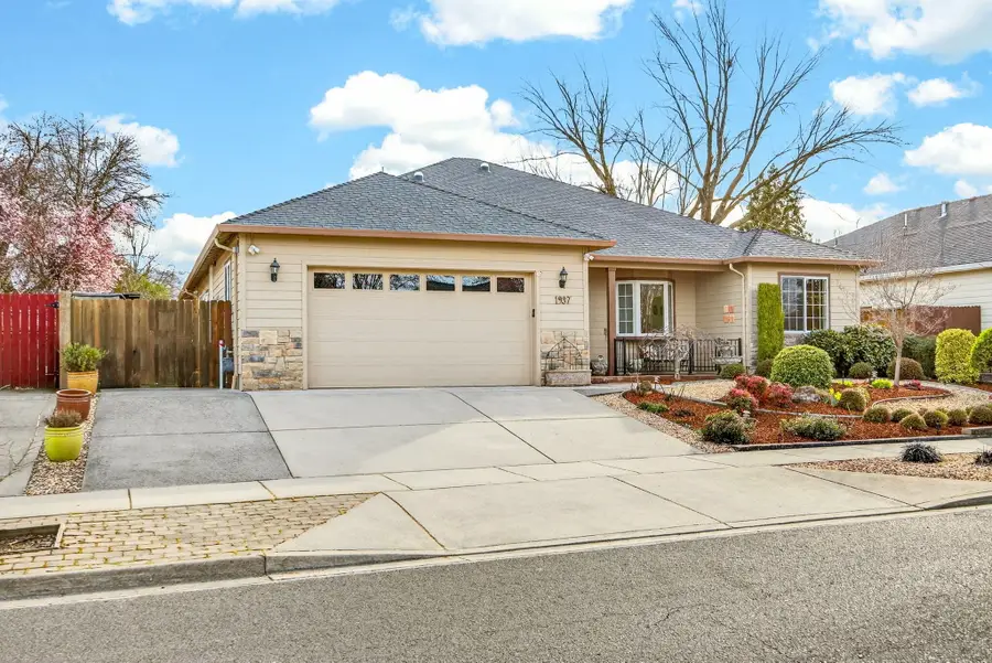 1937 Woodside Drive, Medford, OR 97501 - #2