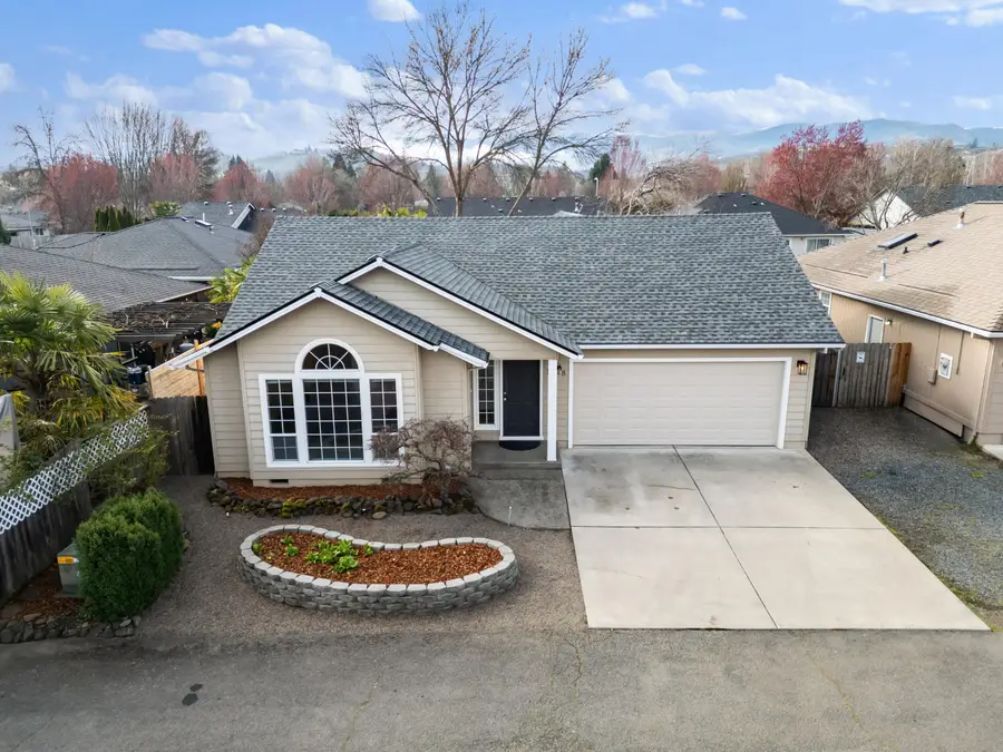 1818 Sarah Way, Medford, OR 97501 - #3