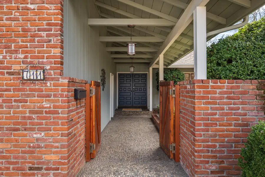 711 NW Amelia Drive, Grants Pass, OR 97526 - #2