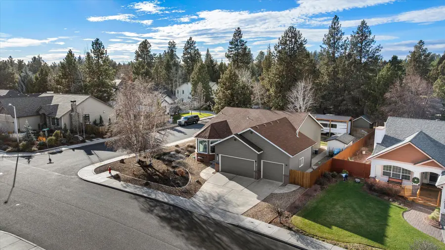 997 SE Shadowood Drive, Bend, OR 97702 - #3