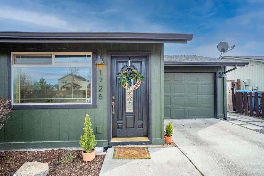 1726 SW 35th Street, Redmond, OR 97756 - #3