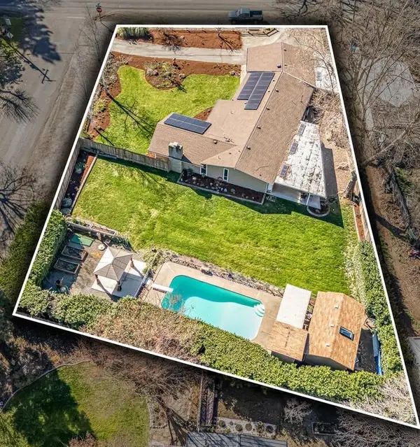 2860 W Griffin Creek Road, Medford, OR 97501