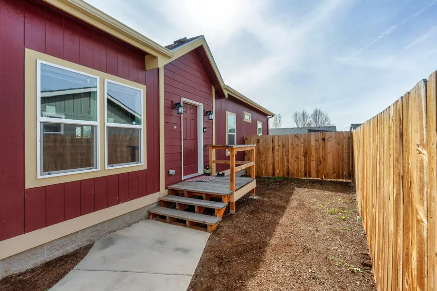 658 NE Shoshone Drive, Redmond, OR 97756 - #2